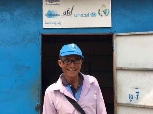 水キオスクで、浄水と水容器詰め、地域への販売や配達を行っているソカーさん