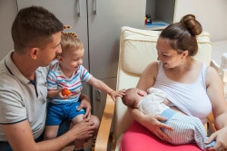 母乳で育てられていない赤ちゃん760万人 家庭の貧富の差が母乳育児期間にも影響 母乳で育てられていない赤ちゃん760万人 家庭の貧富の差が母乳育児期間にも影響