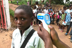 On 30 May 2018 in the Democratic Republic of the Congo, students attending primary School “Vie Nouvelle” in Wangata neighbourhood must wash their hands and then have their temperature screened with a UNICEF-provided infrared thermometer before entering the school, in order to reduce the risk of Ebola Virus Disease (EVD) transmission in Mbandaka, the capital of Equateur Province. Since the start of the EVD outbreak in the country, UNICEF and its partners have reached more than 300,000 people with lifesaving information about how to avoid contracting the deadline virus. Following the announcement by the Government of the Democratic Republic of the Congo (DRC) on 8 May 2018 of a new Ebola outbreak in Equateur Province, UNICEF has mobilised its teams to help contain the spread of the disease. The outbreak was declared in the Bikoro Health Zone, located more than 100 kilometers south of the provincial capital of Mbandaka. A UNICEF team with two doctors, a specialist in water, sanitation and hygiene as well as a specialist in community communication left today from Mbandaka to assess the extent of the epidemic and begin implementing the response, alongside the Government and the World Health Organization (WHO). This is the ninth Ebola outbreak in the country since 1976. UNICEF supports the Government in its coordination of the response both from the country’s capital Kinshasa as well as in the affected area. UNICEF has been active in the Equateur Province for many years. Based on its experience in previous Ebola epidemics, UNICEF is focusing its response on communication activities in the communities to protect people from the disease and on water supply, hygiene and sanitation to prevent the spread of the disease. UNICEF has already sent a total of 45 kg of chlorine, five sprays, 50kg of soap and 28,000 water purification tablets to the area, as well as 600 posters and 6,000 leaflets to educate affected communities.