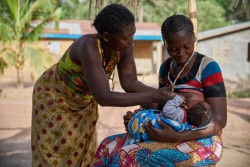 On 3 April, (right) Zainab Kamara, supported by her mother, breastfeeds one of her twin sons, 3-month-old Alhassan Cargo, in Karineh Village in Magbema Chiefdom, Kambia District. The community health worker in the village is among the estimated 15,000 in the country helping to bringing life-saving health services to their communities. In March/April 2017 in Sierra Leone, progress in key children’s rights, including in child survival and primary education, continues in the country. The Government also continues to make strides towards providing affordable, quality health care and improving maternal and child health services. However, despite these achievements, many children still lack access to essential services and safe water and sanitation, and maternal and child mortality remain key concerns. The country has one of the highest maternal and under-5 mortality rates in the world (at 1,360 deaths per 100,000 live births and 120 deaths per 1,000 live births). To help address the issue, UNICEF is working with the Government and other partners to facilitate the delivery of quality health care, especially maternal, newborn and child health services. As part of this effort, UNICEF, with funding from the EU, is supporting the construction and rehabilitation of health facilities, training for health workers, and the provision of equipment and medical supplies training for and the provision of equipment and medical supplies and, is supporting construction EU support also focuses on the country’s Free Health Care Initiative, which includes the provision of free medical supplies to ensure that pregnant women deliver safely, and free medicine for pregnant women, lactating mothers and children under the age of 5. An estimated 15,000 community health workers (CHWs) in the country, through the Government-led CHW programme, are also helping to bringing life-saving health services to their communities.