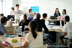 東京大学の学生団体UNiTeの「Empower Project」を報告する横山さんと田村さん（写真右）。金沢大学の砂子坂さんと広江さん（写真左）も「Empower 金沢」のメンバーとして、石川県内での活動の普及に取り組んでいる。