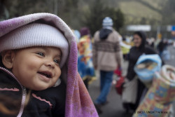 母親と一緒にコロンビアとエクアドルの国境に到着したばかりの、生後8カ月のヘイリー・レデスマちゃん。(2018年8月撮影) 