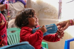 Aranza Benavente, 1 year old, travels with her mother Yenny Casadiego from the state of Cojedes, in Venezuela, to the Ecuadorian city of Ibarra. The girl plays in a UNICEF-supported Child Friendly Space in Rumichaca, on the Ecuadorian side of the border with Colombia, while her mother waits for one of her relatives to send her money to continue his trip. Aranza received one of the 5,000 sanitation kit distributed by UNICEF since June. UNICEF has launched a regional response to support children and families from Venezuela, as well as children in host communities. This involves working with partners to ensure access to safe drinking water and sanitation, education and health services. UNICEF is also establishing temporary learning spaces for migrant children in the region as well as supporting protection and psychosocial services. 31 October 2018.