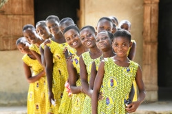 ガーナの学校に通う女の子たち。(2018年11月22日撮影)