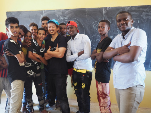 難民キャンプM’berraの若者と