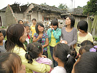 写真：地震で廃墟になった都江堰の商店街。