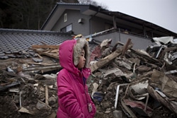 東日本大震災による津波で家を失った女の子