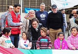 レクレーション活動を視察したレーク事務局長