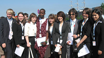 共同声明をもってハイリゲンダムへ出発する代表の9名