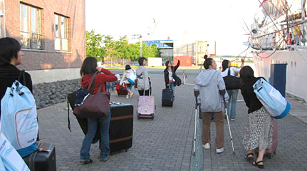 共同声明をもってハイリゲンダムへ出発する代表の9名