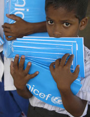 プロダクションラインで作業中