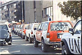 国連、警察の車＜プリシュティナ＞