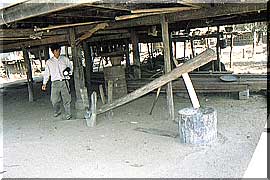 足踏み式脱穀機