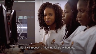 モザンビーク：携帯電話を活用して若者の問題を解決！