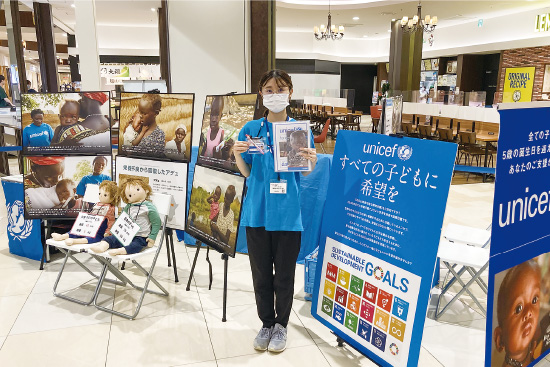 商業施設で「ユニセフ・マンスリーサポート・プログラム」参加者を募る対面式キャンペーン