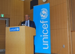 中進国の中の格差について語るアブデル・ジェリル代表。