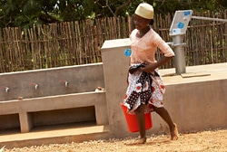 TAP2010の支援で作られた井戸　（Marindonaky小学校）　