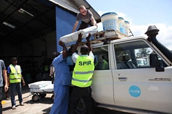 ユニセフは緊急支援物資を提供し、保健省やパートナー団体と協力して支援活動を実施。（リベリア・エボラ）