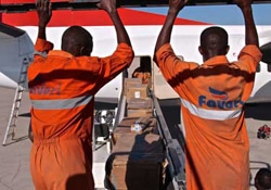 ユニセフの支援物資がチャーター便でソマリアの首都・モガディシオの国際空港へ到着。