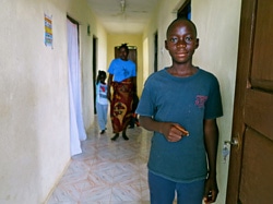 エボラで両親と祖母、妹を亡くしたフランシスくん。（シエラレオネ）