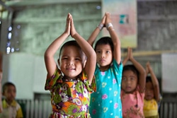 ダンスの練習をする子どもたち。（バングラデシュ）