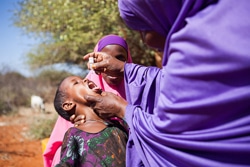 エチオピア・ソマリ州でポリオの予防接種を受ける子ども。