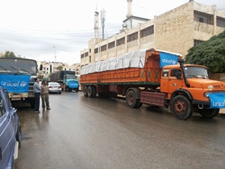命を守る支援物資を運ぶトラック