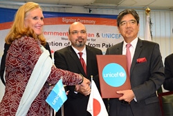 イスラマバードで行われた署名式の様子