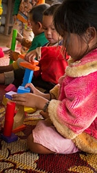 アクティビティをする子どもたち。