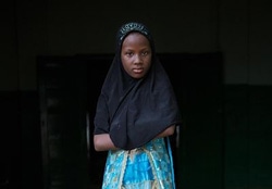 首都バンギにある、ユニセフが支援する一時学習スペースに通う10歳の女の子。（中央アフリカ）
