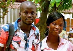 エボラから回復したジュシフさんとビリキスさん。