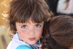 避難民の女の子（イラク）