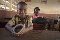 ギニアで学校が再開。ユニセフはパトなー団体と共に、安全に学校を再開できるよう、支援を続けてきた。