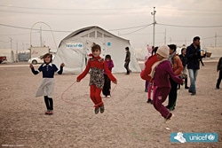 ユニセフはパートナー団体と協力して、「子どもにやさしい空間」で避難民の子どもたちへ心のケアを行っている。（イラク）