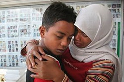 再会した親子（インドネシア）