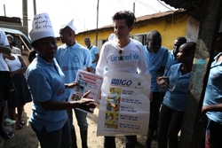 エボラの啓発活動に参加したオーランド・ブルーム大使。（リベリア）