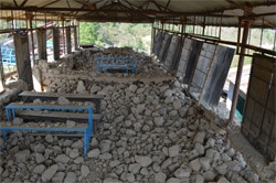 壁が倒壊した教室(Sindhuli 郡)