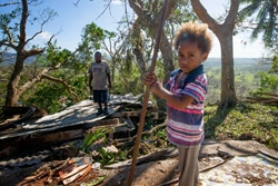 バヌアツがサイクロンに見舞われた翌日に出会った3歳のレイチェルちゃん。