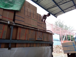 被災地域に運ばれた、ユニセフの衛生キット