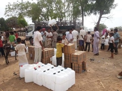 衛生キットや給水タンク、トイレなどの支援物資を提供。適切な衛生習慣を保つための情報も伝えている。