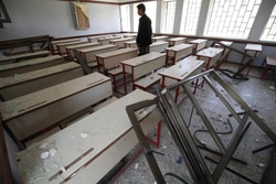 サヌアにある空爆の被害を受けた教室。※記事との直接の関係はありません。