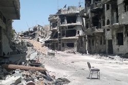 破壊されたシリアの都市ホムスにある建物