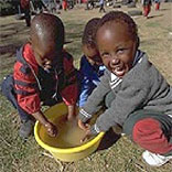 UNICEF/HQ07-0097/Susan Markisz