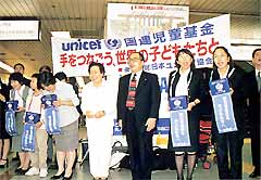 東京新宿駅で行われたキャンペーン。