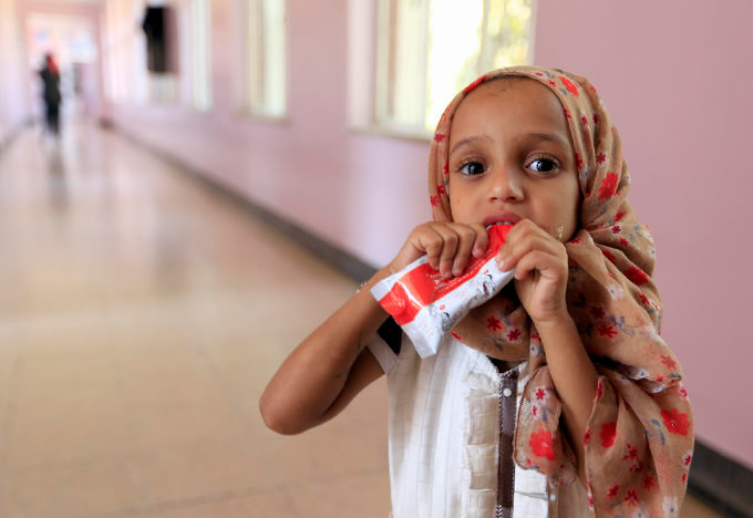 深刻な栄養不良から子どもを救う栄養治療食57袋に変わります。