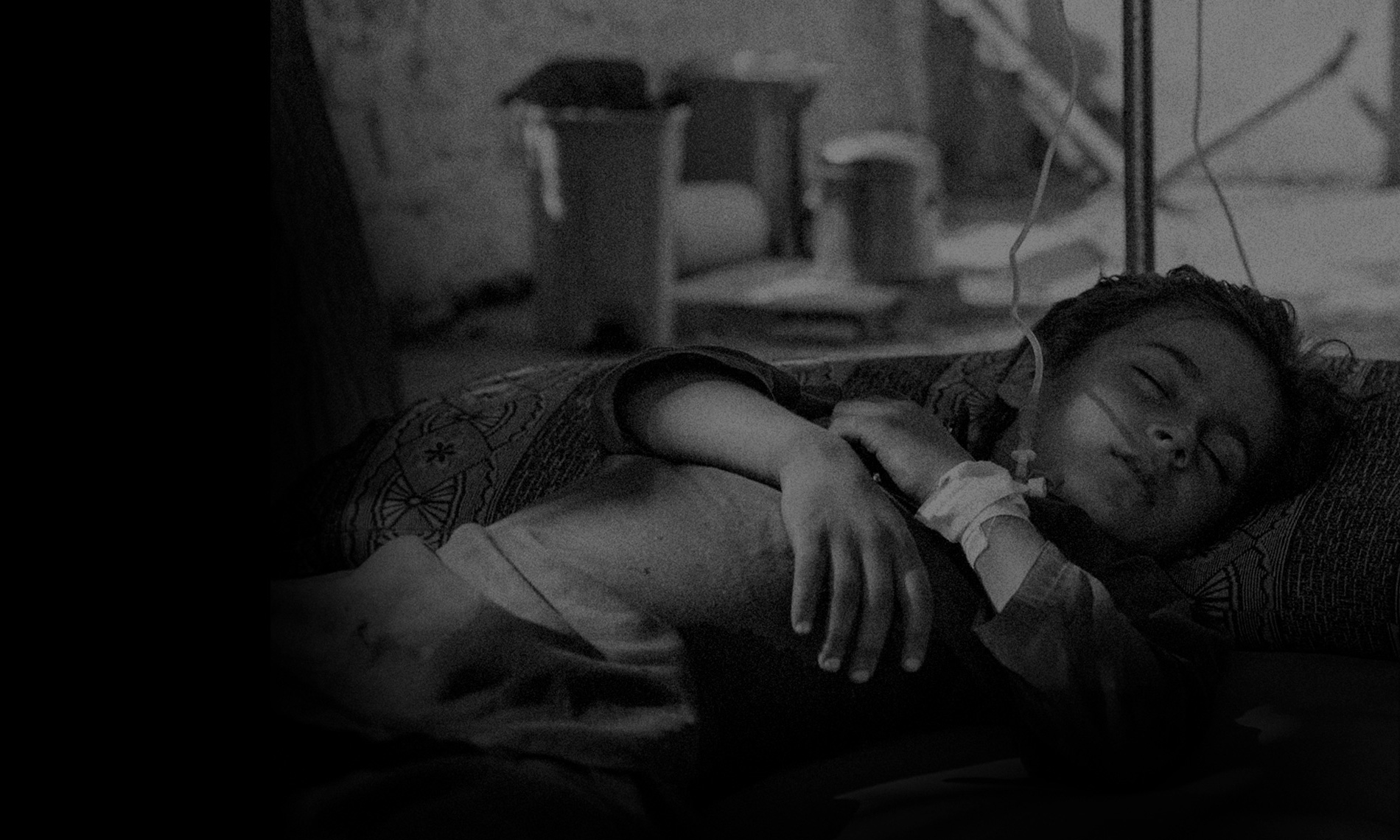 守り続けてきた幼い命が危機のイメージ