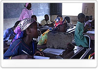 小学校に入学した女の子は10人に4人、中学には10人に2人、高校には100人に3人です。